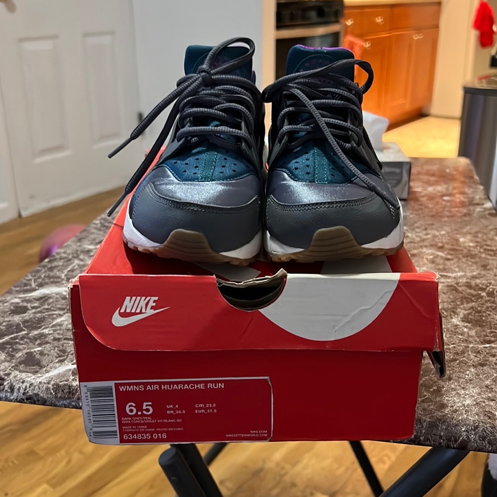 Nike Huarache sneakers woman’s great condition